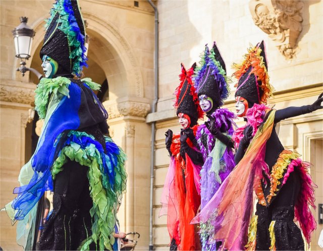 Steltloopacts boekt u bij www.kwekel-evenementen.nl