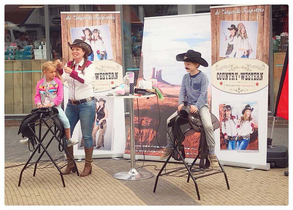 Zingende Kapsters boekt u bij www.kwekel-evenementen.n