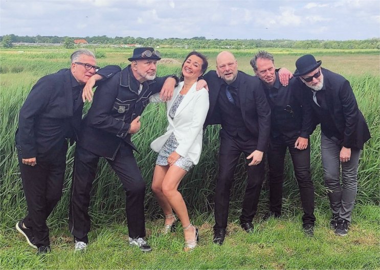 Bob Colour & Soul Society; https://www.donaendegados.nl