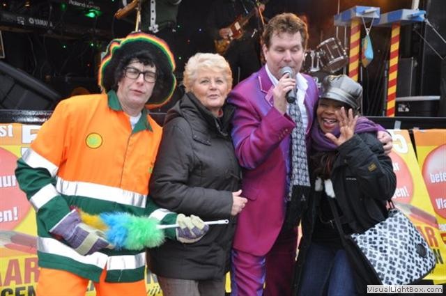 Johnny Valentino a.k.a. Wally Preyll allround entertainer te boeken bij www.johnnyvalentino.eu