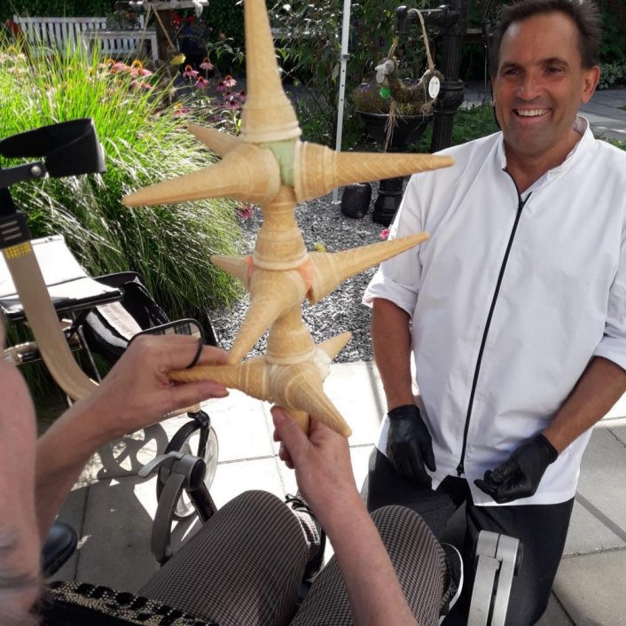 Mister ICE, Goochelende IJscoman boekt u bij www.kwekel-evenementen.nl