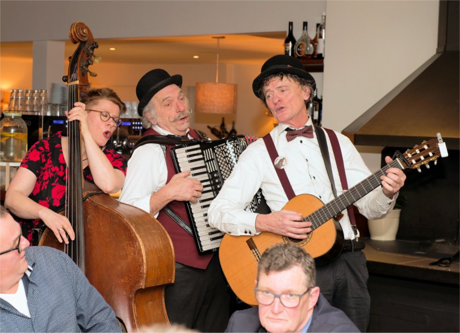 Akoestisch trio De Nijlpaarden boekt u bij www.kwekel-evenementen.nl