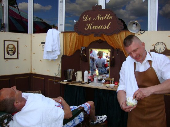 nostalgische barbier te boeken bij www.kwekel-evenementen.nl