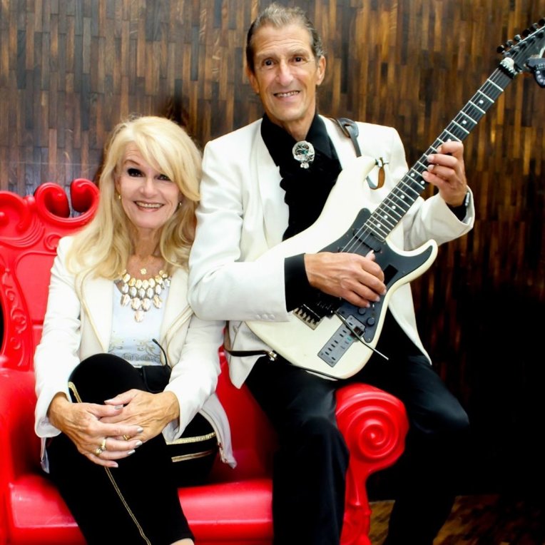 Saskia en Serge te boeken bij www.kwekel-evenementen.nl