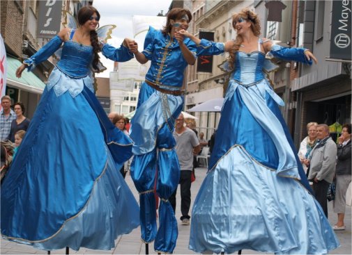 Steltloopacts te boeken bij www.kwekel-evenementen.nl