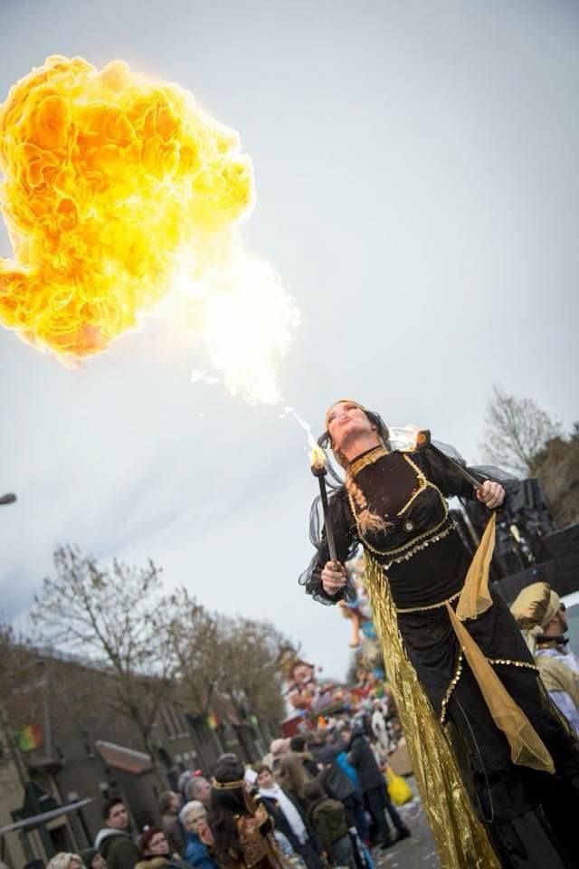 Steltloopacts te boeken bij www.kwekel-evenementen.nl