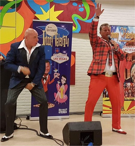 Johnny Valentino a.k.a. Wally Preyll allround entertainer te boeken bij www.johnnyvalentino.eu