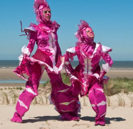 Steltloopacts te boeken bij www.kwekel-evenementen.nl